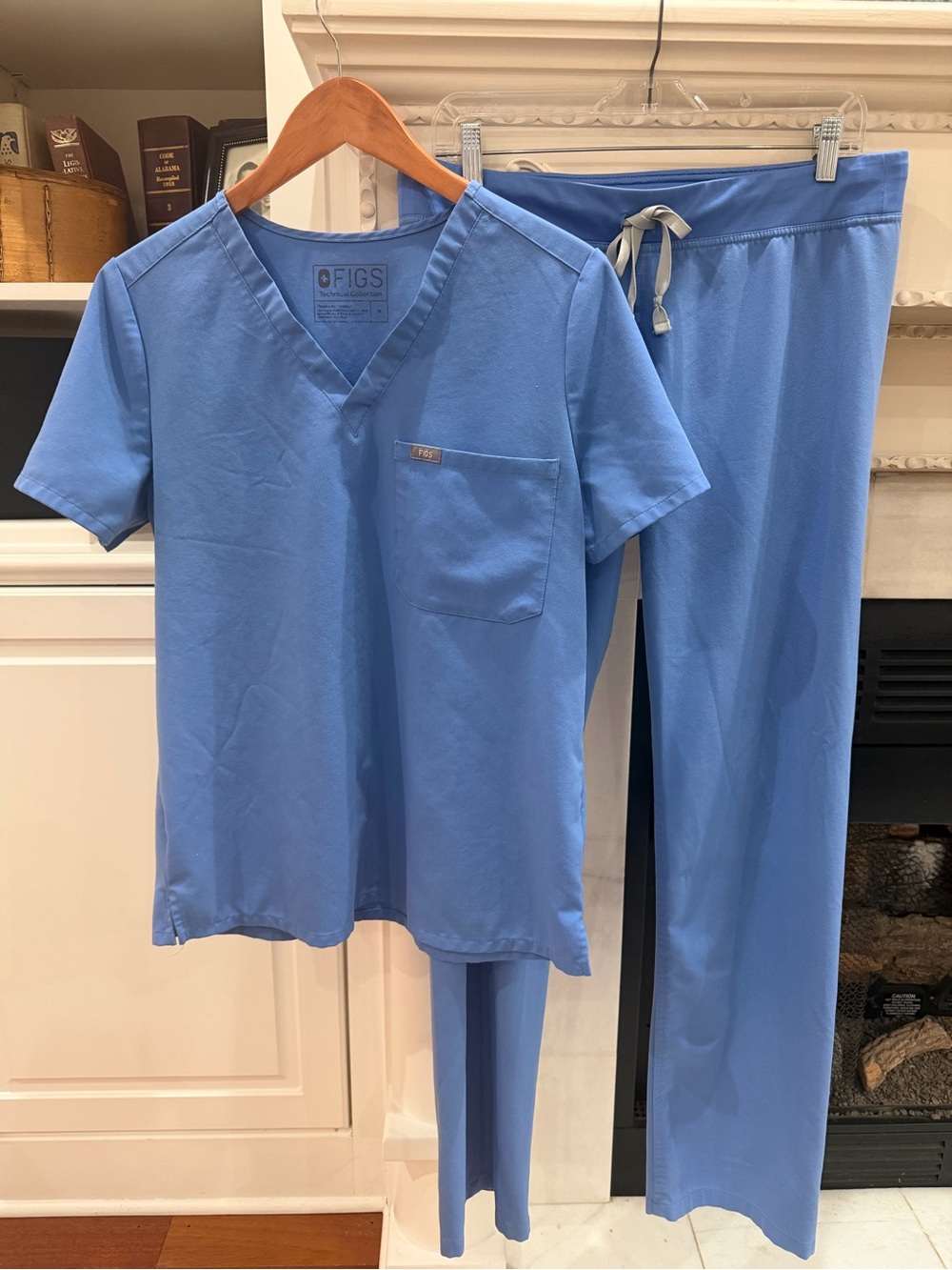 FIGS Blue Scrub Set Catarina Top Medium Livingston Pants Medium Tall